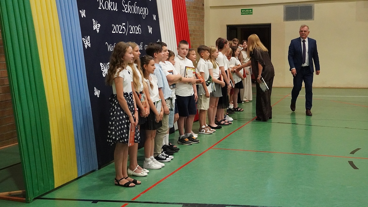 Zakończenie roku szkolnego w Szkole Podstawowej nr 5 [26.06.2026] - zdjęcie #181 - eOstroleka.pl