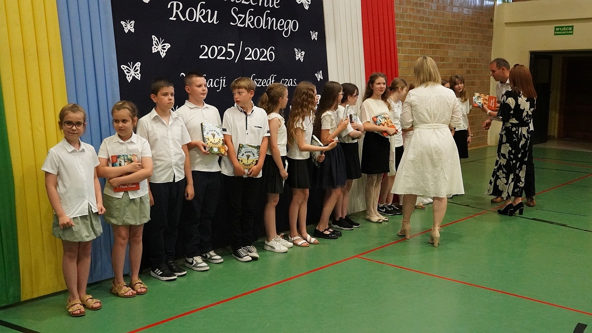 Zakończenie roku szkolnego w Szkole Podstawowej nr 5 [26.06.2026] - zdjęcie #180 - eOstroleka.pl