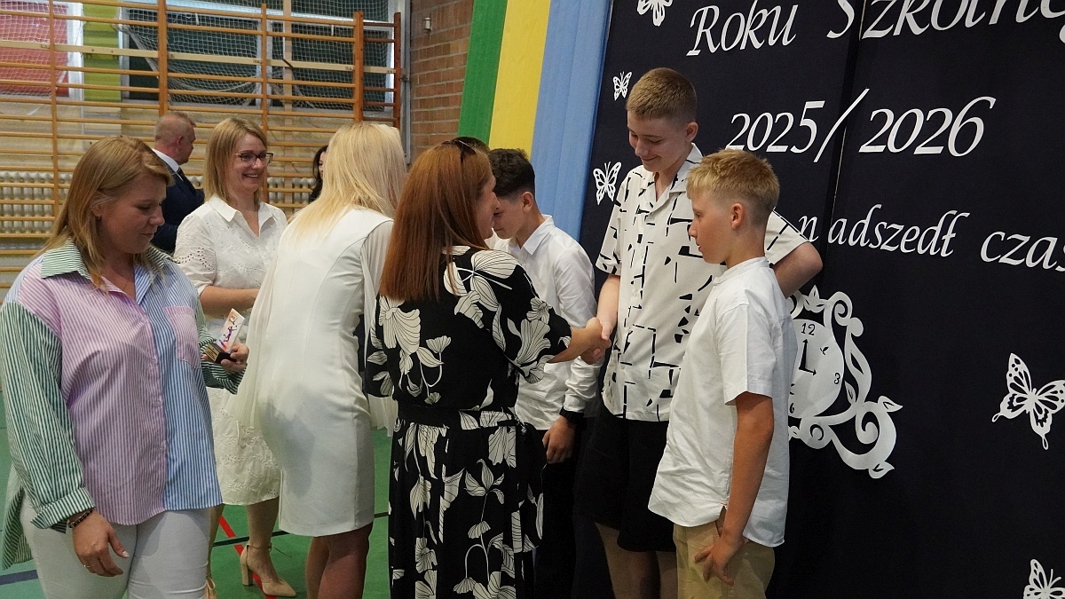 Zakończenie roku szkolnego w Szkole Podstawowej nr 5 [26.06.2026] - zdjęcie #176 - eOstroleka.pl