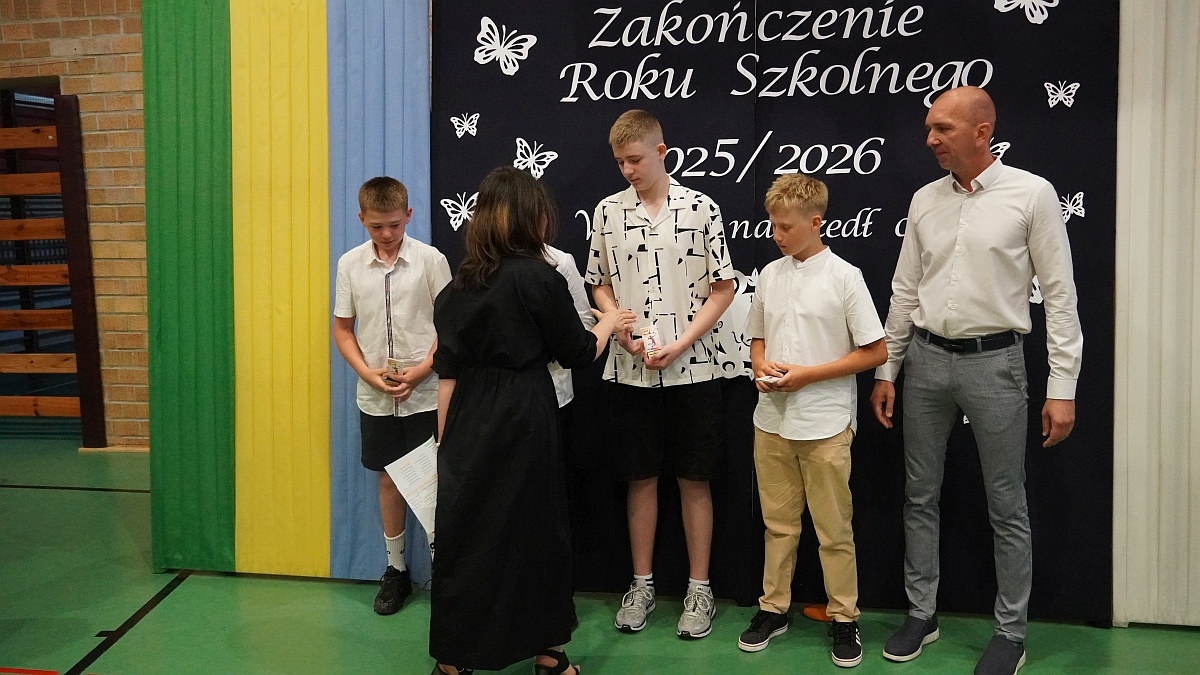 Zakończenie roku szkolnego w Szkole Podstawowej nr 5 [26.06.2026] - zdjęcie #174 - eOstroleka.pl