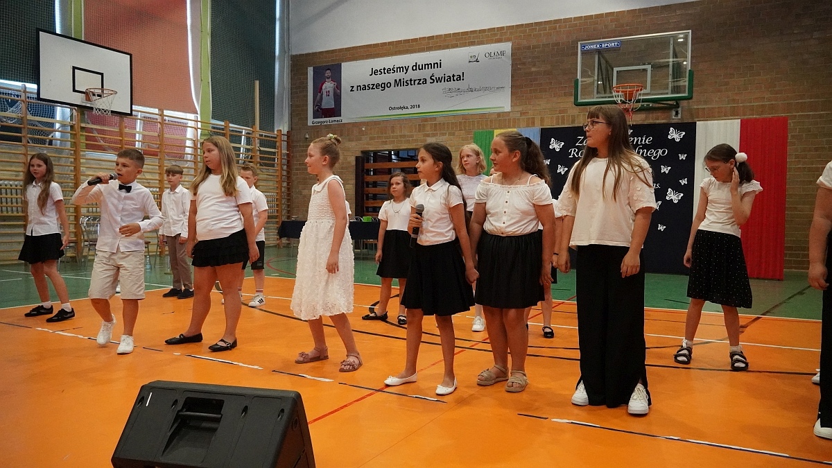 Zakończenie roku szkolnego w Szkole Podstawowej nr 5 [26.06.2026] - zdjęcie #168 - eOstroleka.pl