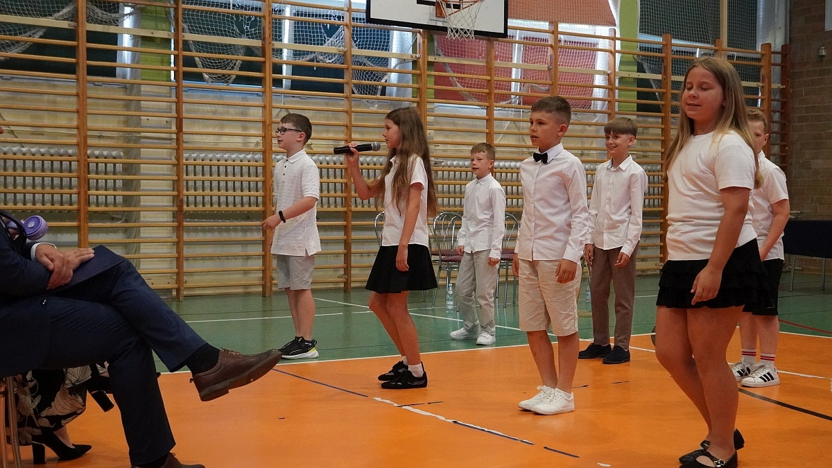 Zakończenie roku szkolnego w Szkole Podstawowej nr 5 [26.06.2026] - zdjęcie #164 - eOstroleka.pl