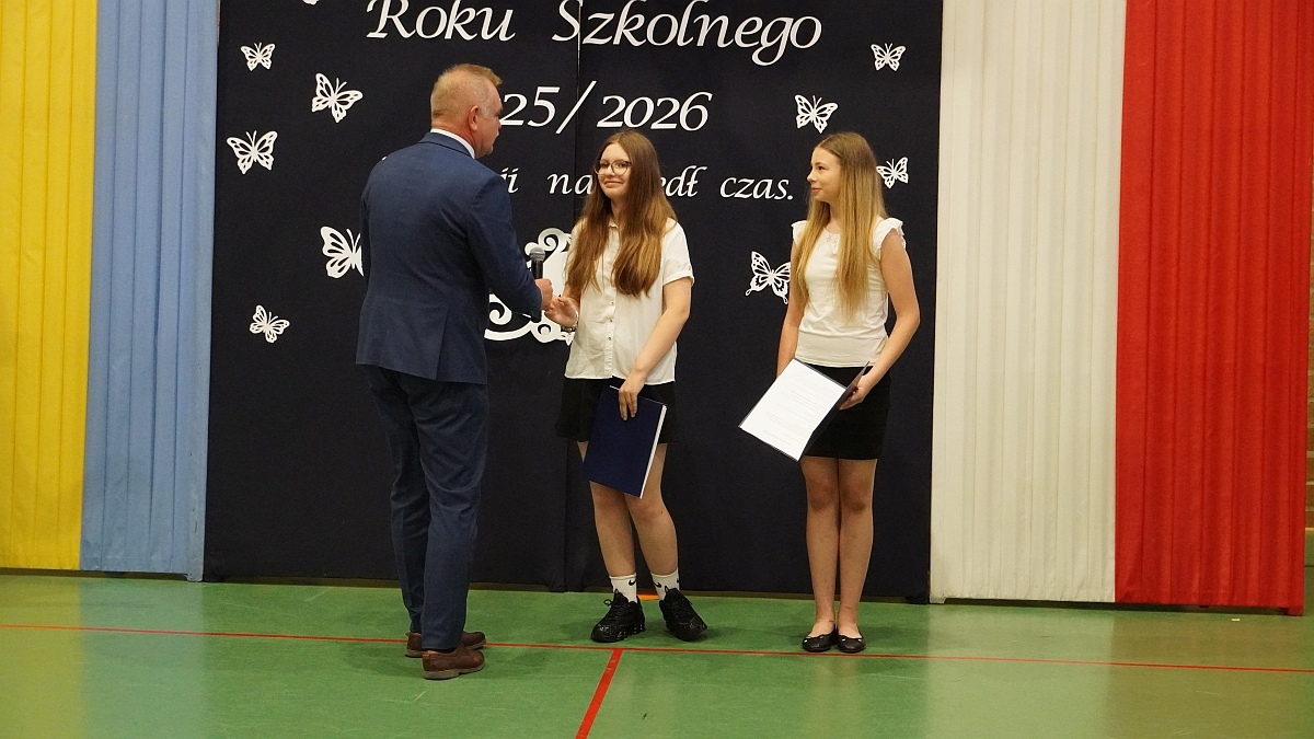 Zakończenie roku szkolnego w Szkole Podstawowej nr 5 [26.06.2026] - zdjęcie #155 - eOstroleka.pl
