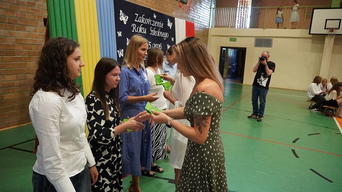 Zakończenie roku szkolnego w Szkole Podstawowej nr 5 [26.06.2026] - zdjęcie #140 - eOstroleka.pl