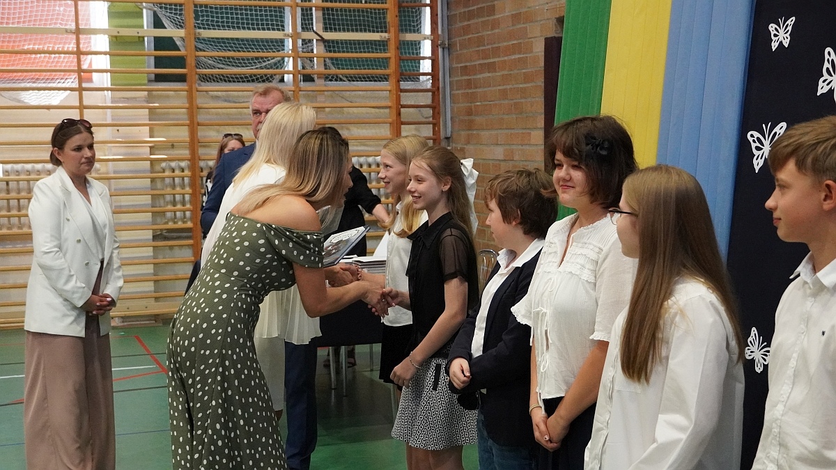 Zakończenie roku szkolnego w Szkole Podstawowej nr 5 [26.06.2026] - zdjęcie #125 - eOstroleka.pl