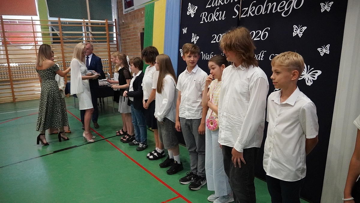 Zakończenie roku szkolnego w Szkole Podstawowej nr 5 [26.06.2026] - zdjęcie #123 - eOstroleka.pl