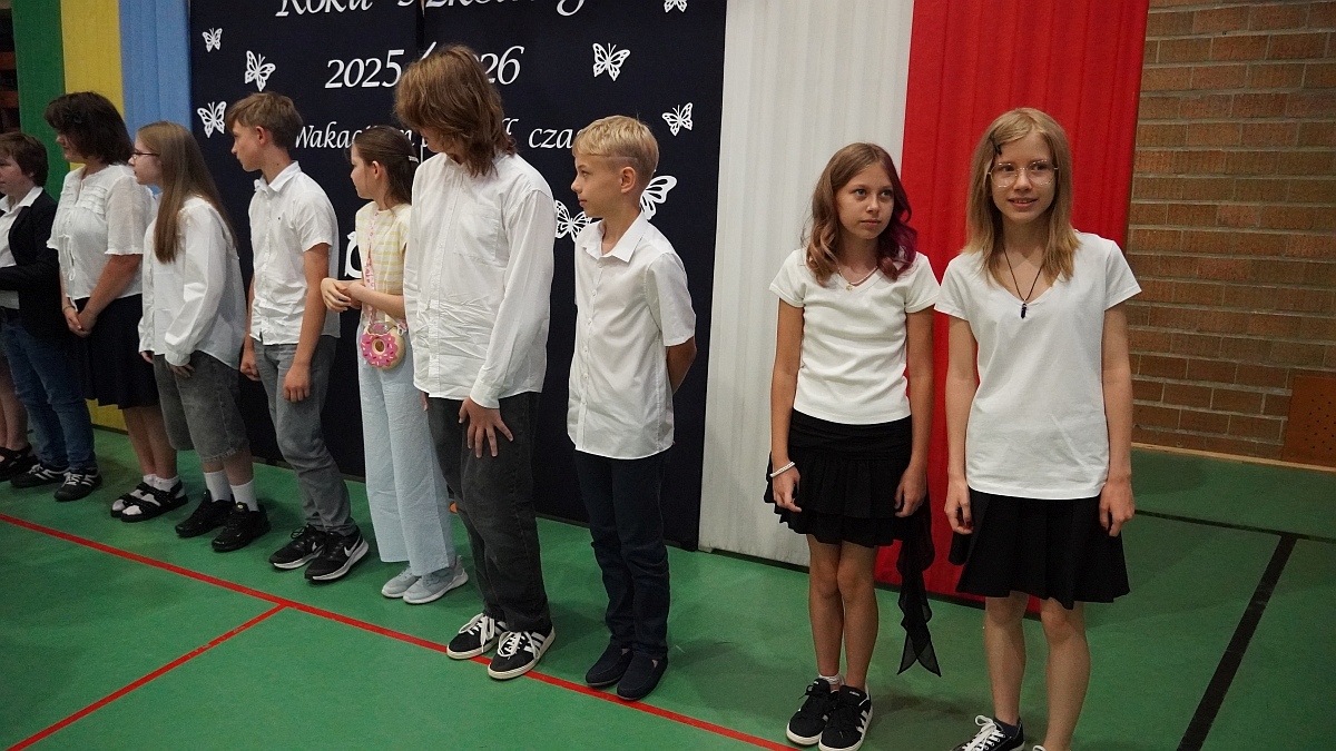 Zakończenie roku szkolnego w Szkole Podstawowej nr 5 [26.06.2026] - zdjęcie #122 - eOstroleka.pl