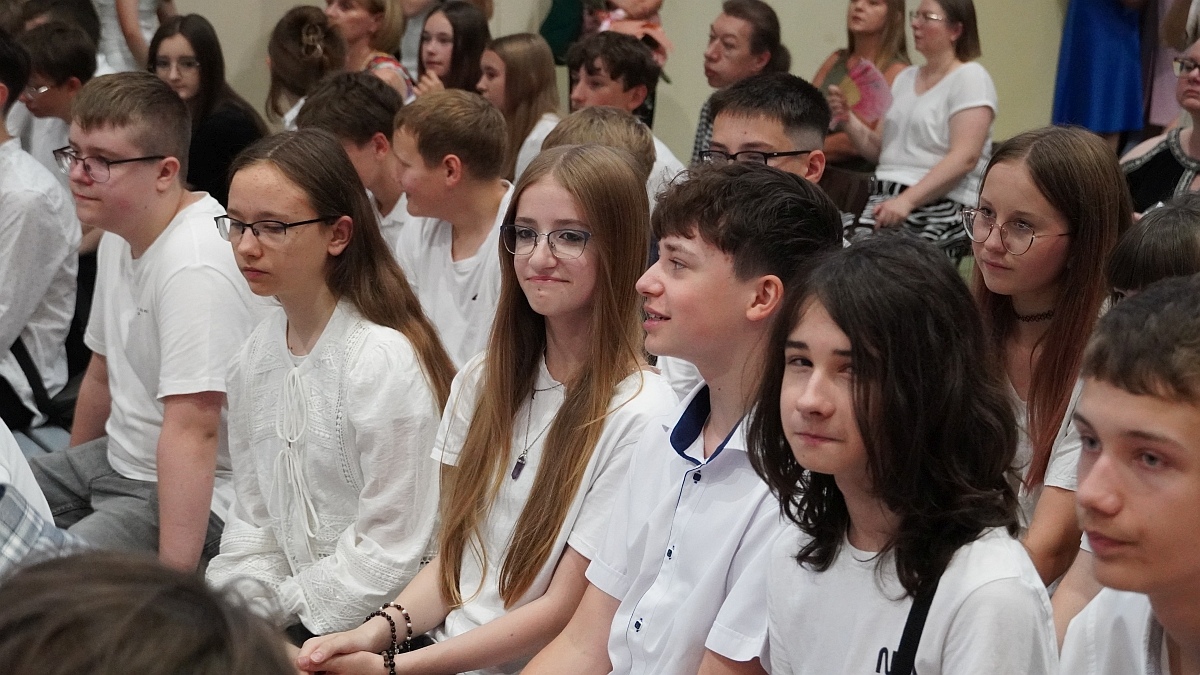 Zakończenie roku szkolnego w Szkole Podstawowej nr 5 [26.06.2026] - zdjęcie #108 - eOstroleka.pl
