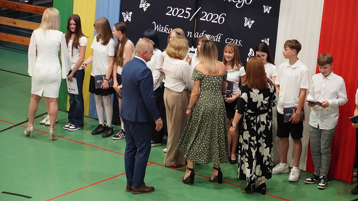 Zakończenie roku szkolnego w Szkole Podstawowej nr 5 [26.06.2026] - zdjęcie #100 - eOstroleka.pl