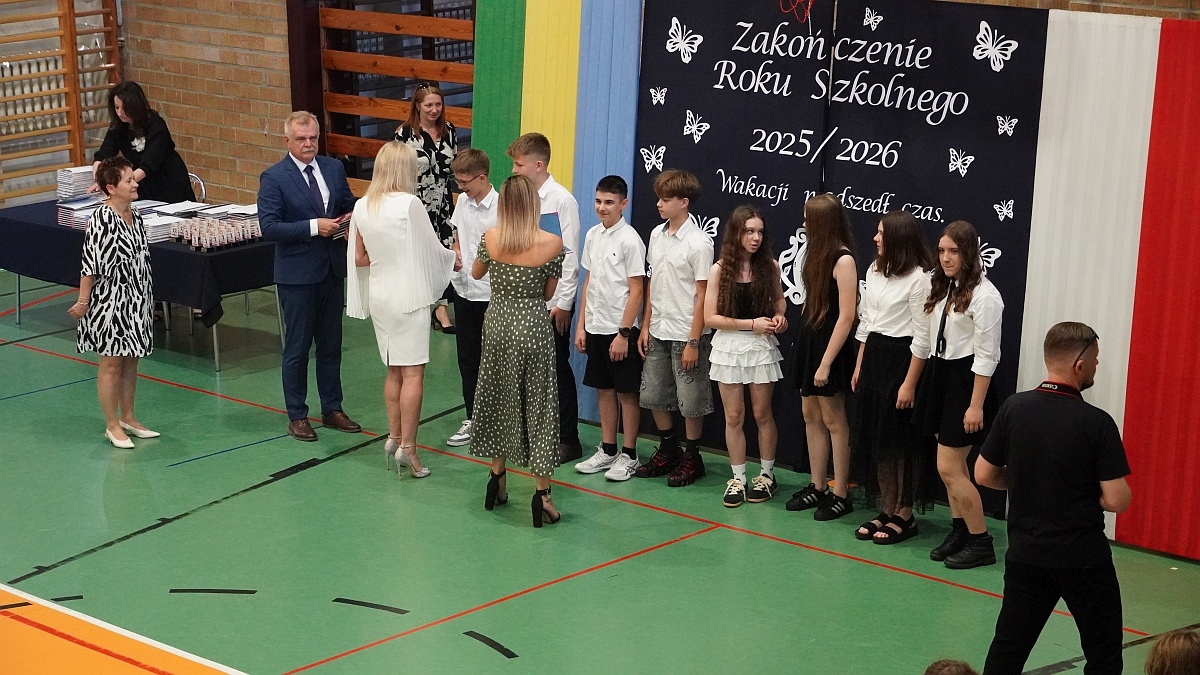 Zakończenie roku szkolnego w Szkole Podstawowej nr 5 [26.06.2026] - zdjęcie #98 - eOstroleka.pl