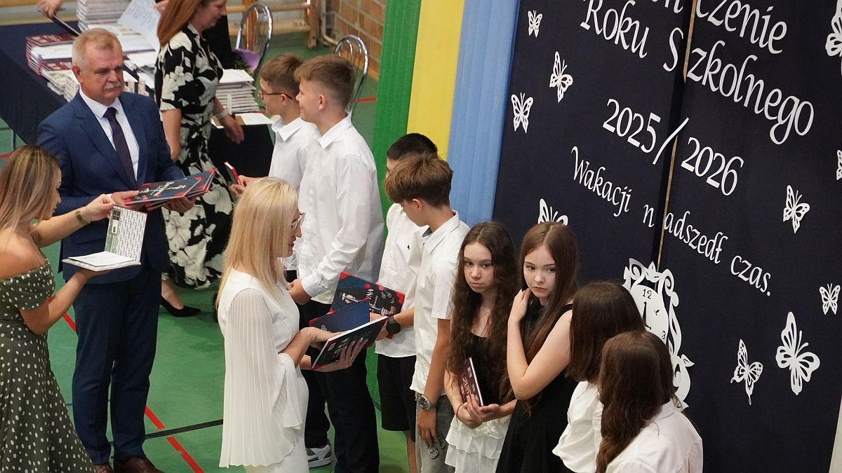 Zakończenie roku szkolnego w Szkole Podstawowej nr 5 [26.06.2026] - zdjęcie #92 - eOstroleka.pl