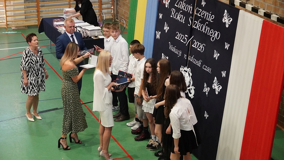 Zakończenie roku szkolnego w Szkole Podstawowej nr 5 [26.06.2026] - zdjęcie #91 - eOstroleka.pl