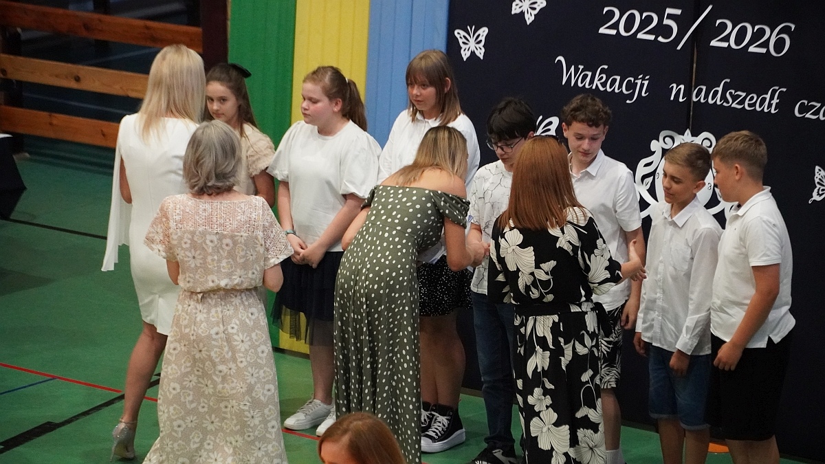 Zakończenie roku szkolnego w Szkole Podstawowej nr 5 [26.06.2026] - zdjęcie #71 - eOstroleka.pl