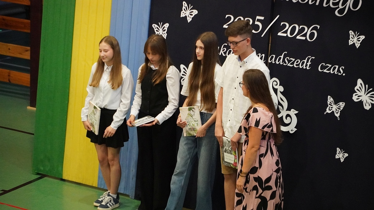 Zakończenie roku szkolnego w Szkole Podstawowej nr 5 [26.06.2026] - zdjęcie #66 - eOstroleka.pl