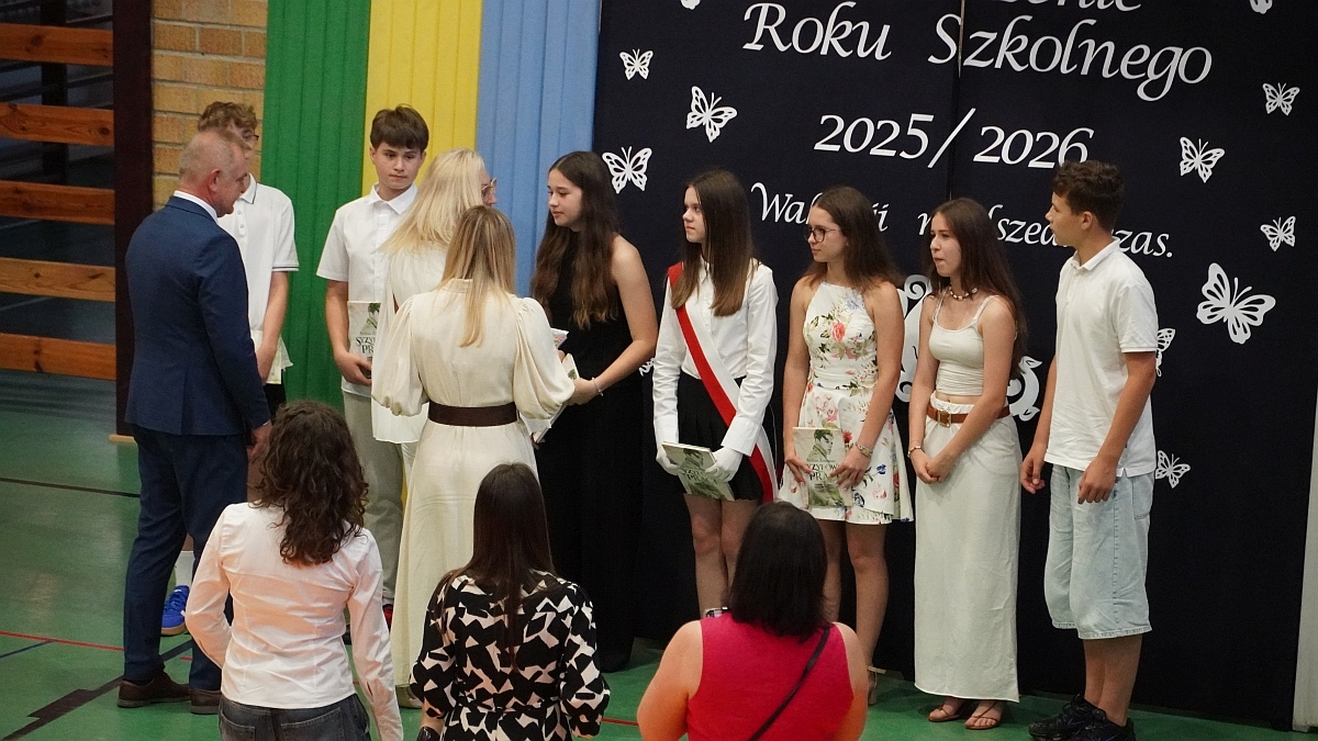 Zakończenie roku szkolnego w Szkole Podstawowej nr 5 [26.06.2026] - zdjęcie #57 - eOstroleka.pl