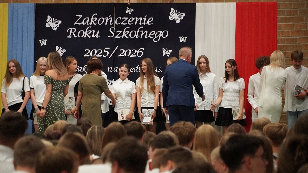 Zakończenie roku szkolnego w Szkole Podstawowej nr 5 [26.06.2026] - zdjęcie #53 - eOstroleka.pl