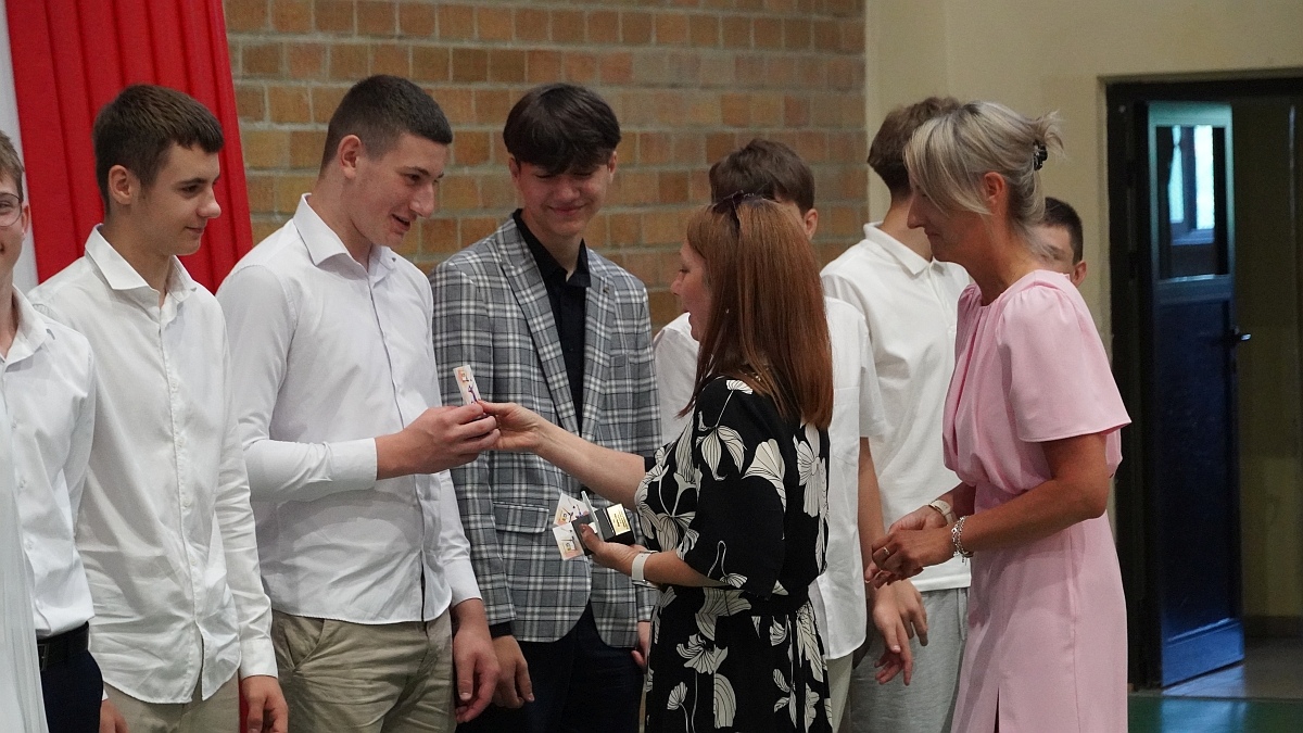 Zakończenie roku szkolnego w Szkole Podstawowej nr 5 [26.06.2026] - zdjęcie #38 - eOstroleka.pl