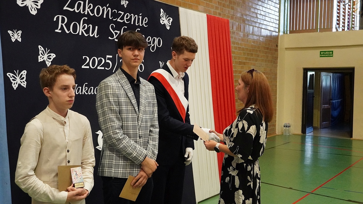 Zakończenie roku szkolnego w Szkole Podstawowej nr 5 [26.06.2026] - zdjęcie #35 - eOstroleka.pl