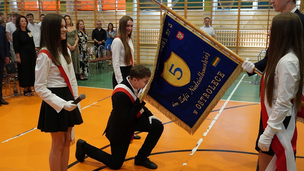 Zakończenie roku szkolnego w Szkole Podstawowej nr 5 [26.06.2026] - zdjęcie #25 - eOstroleka.pl