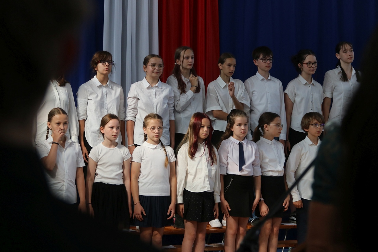 Zakończenie roku szkolnego w Szkole Podstawowej nr 1 w Ostrołęce [26.06.2026] - zdjęcie #42 - eOstroleka.pl