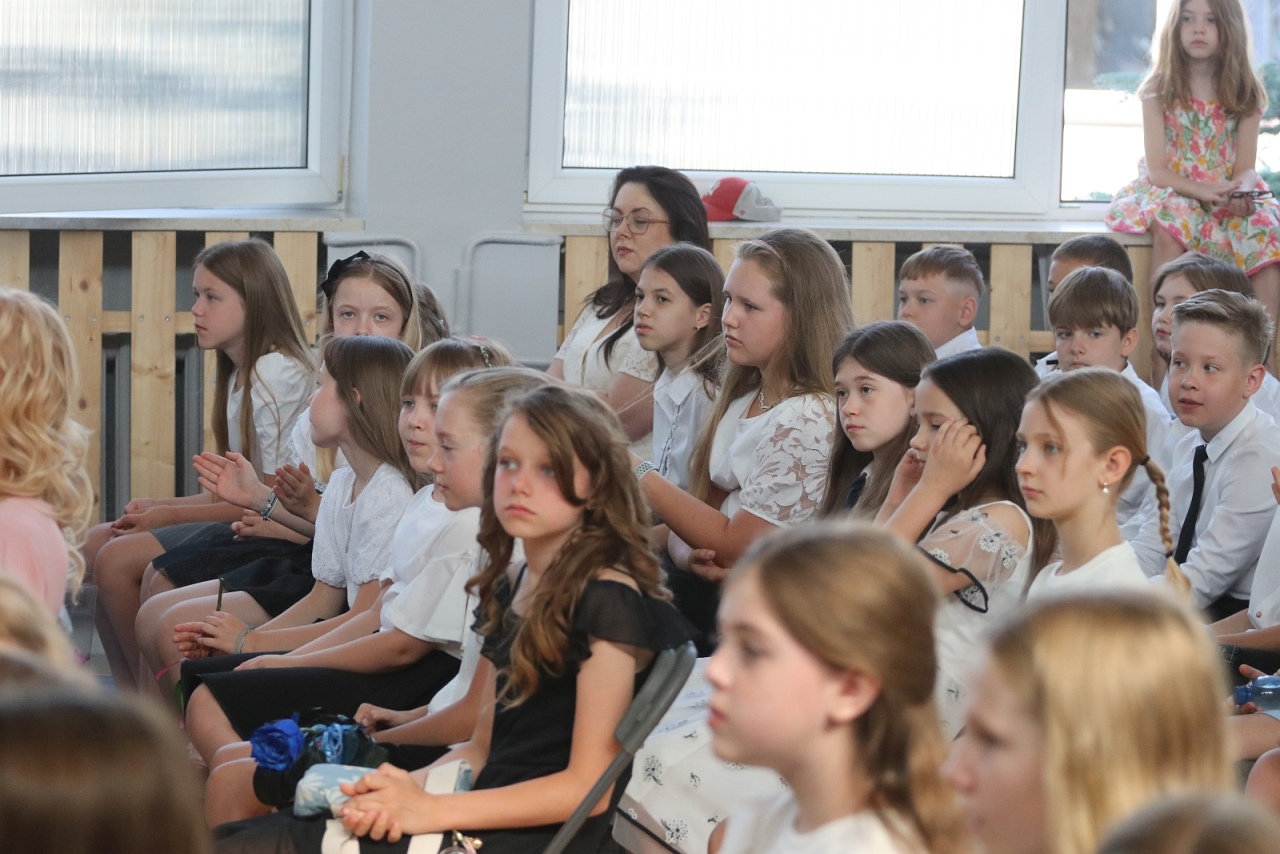 Zakończenie roku szkolnego w Szkole Podstawowej nr 1 w Ostrołęce [26.06.2026] - zdjęcie #35 - eOstroleka.pl