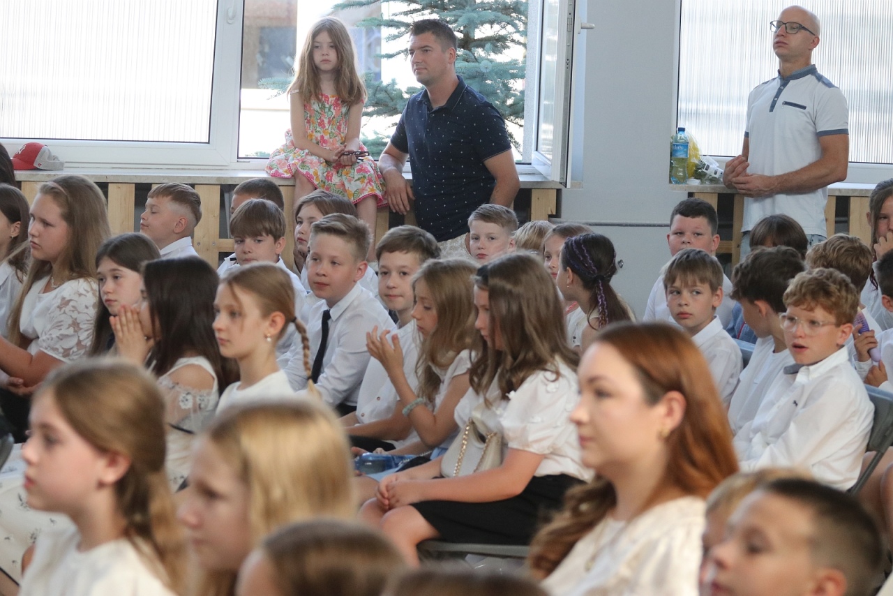 Zakończenie roku szkolnego w Szkole Podstawowej nr 1 w Ostrołęce [26.06.2026] - zdjęcie #34 - eOstroleka.pl
