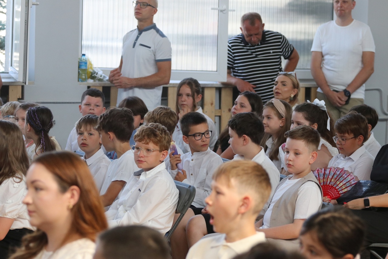 Zakończenie roku szkolnego w Szkole Podstawowej nr 1 w Ostrołęce [26.06.2026] - zdjęcie #33 - eOstroleka.pl
