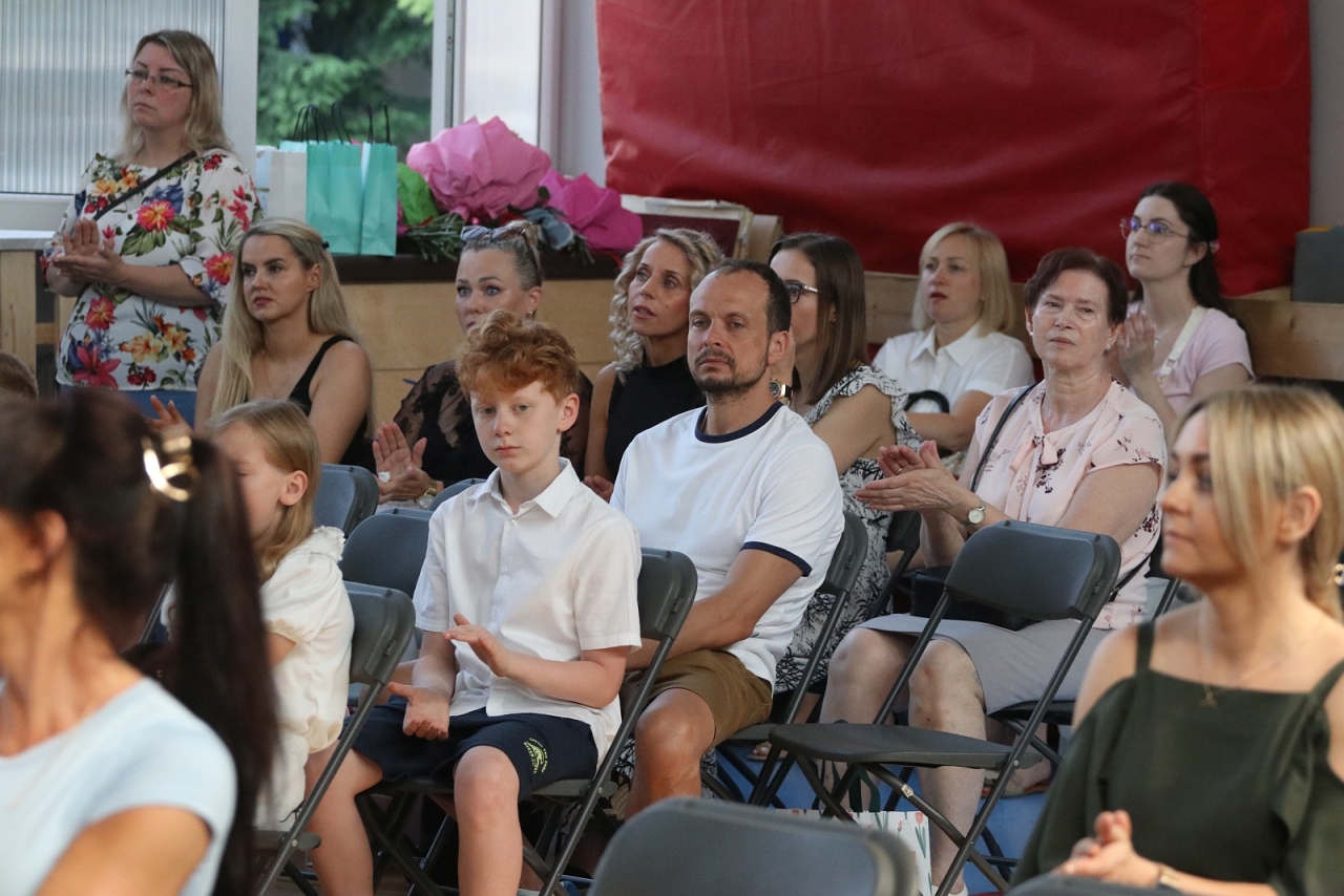 Zakończenie roku szkolnego w Szkole Podstawowej nr 1 w Ostrołęce [26.06.2026] - zdjęcie #31 - eOstroleka.pl