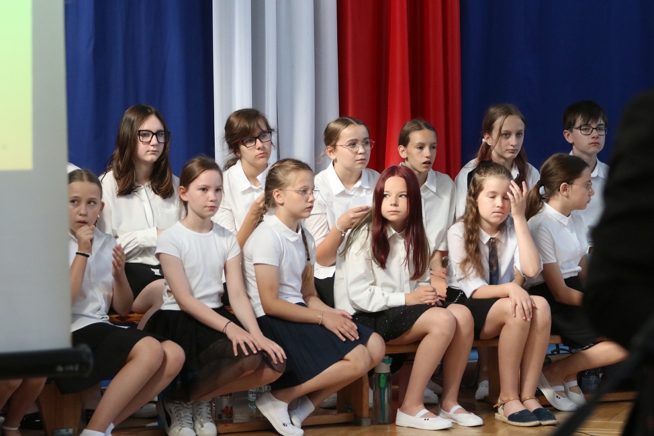 Zakończenie roku szkolnego w Szkole Podstawowej nr 1 w Ostrołęce [26.06.2026] - zdjęcie #30 - eOstroleka.pl