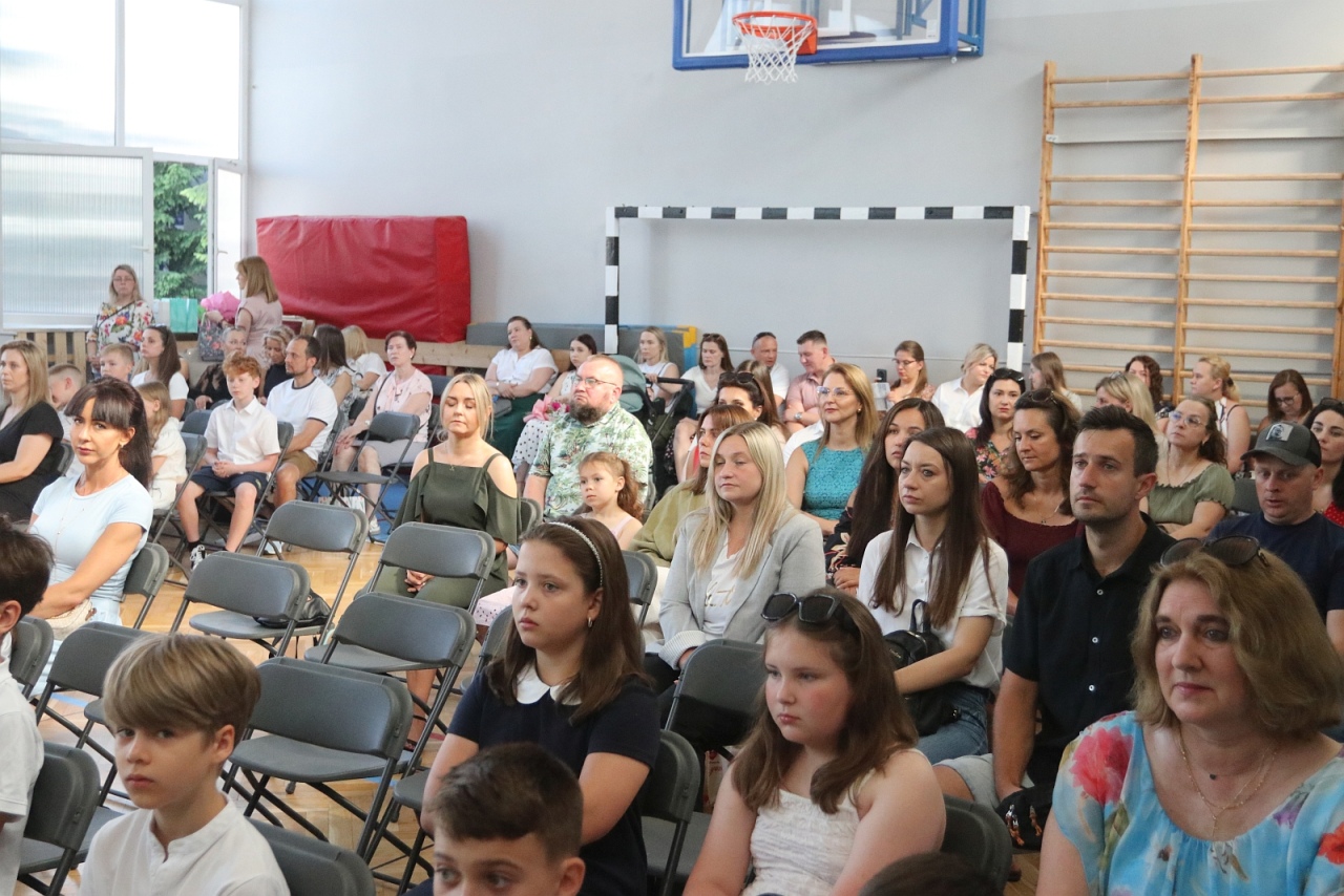 Zakończenie roku szkolnego w Szkole Podstawowej nr 1 w Ostrołęce [26.06.2026] - zdjęcie #22 - eOstroleka.pl