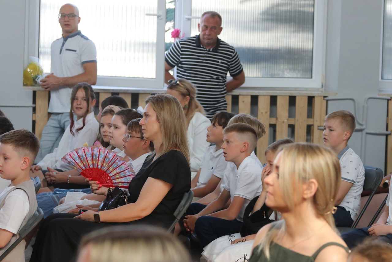 Zakończenie roku szkolnego w Szkole Podstawowej nr 1 w Ostrołęce [26.06.2026] - zdjęcie #1 - eOstroleka.pl