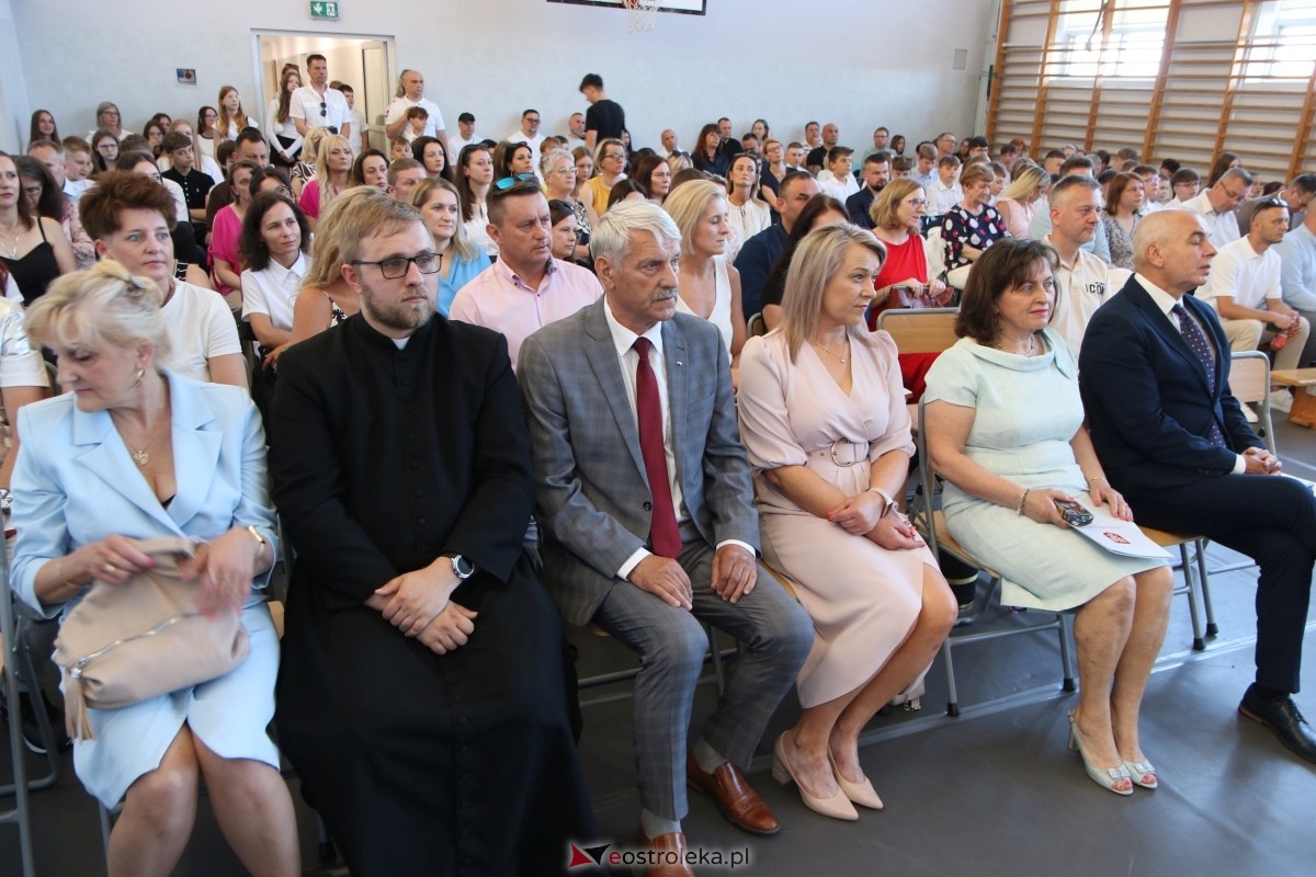 Zakończenie roku szkolnego w Szkole Podstawowej nr 3 w Ostrołęce [26.06.2026] - zdjęcie #20 - eOstroleka.pl