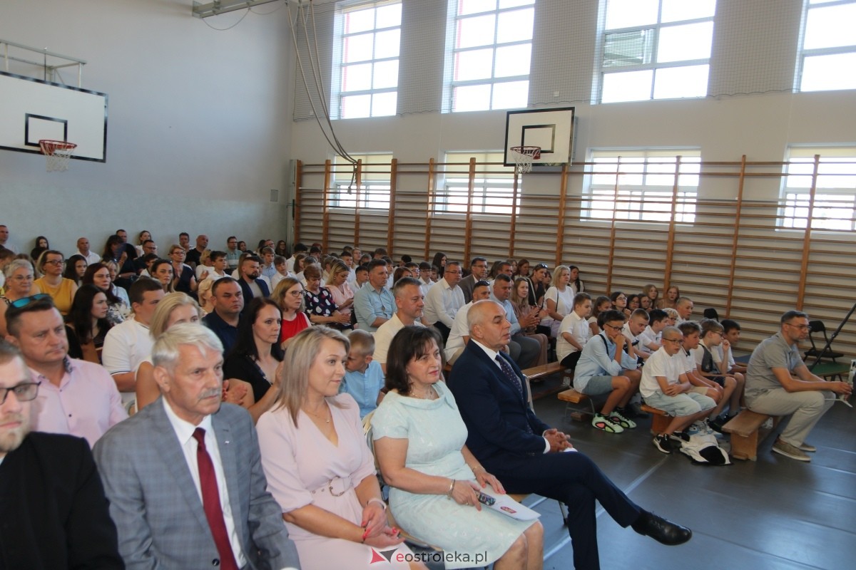 Zakończenie roku szkolnego w Szkole Podstawowej nr 3 w Ostrołęce [26.06.2026] - zdjęcie #16 - eOstroleka.pl