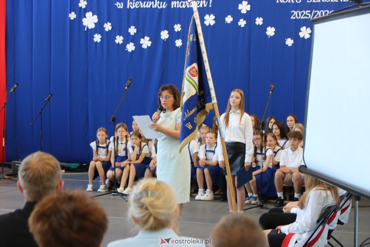 Zakończenie roku szkolnego w Szkole Podstawowej nr 3 w Ostrołęce [26.06.2026] - zdjęcie #8 - eOstroleka.pl