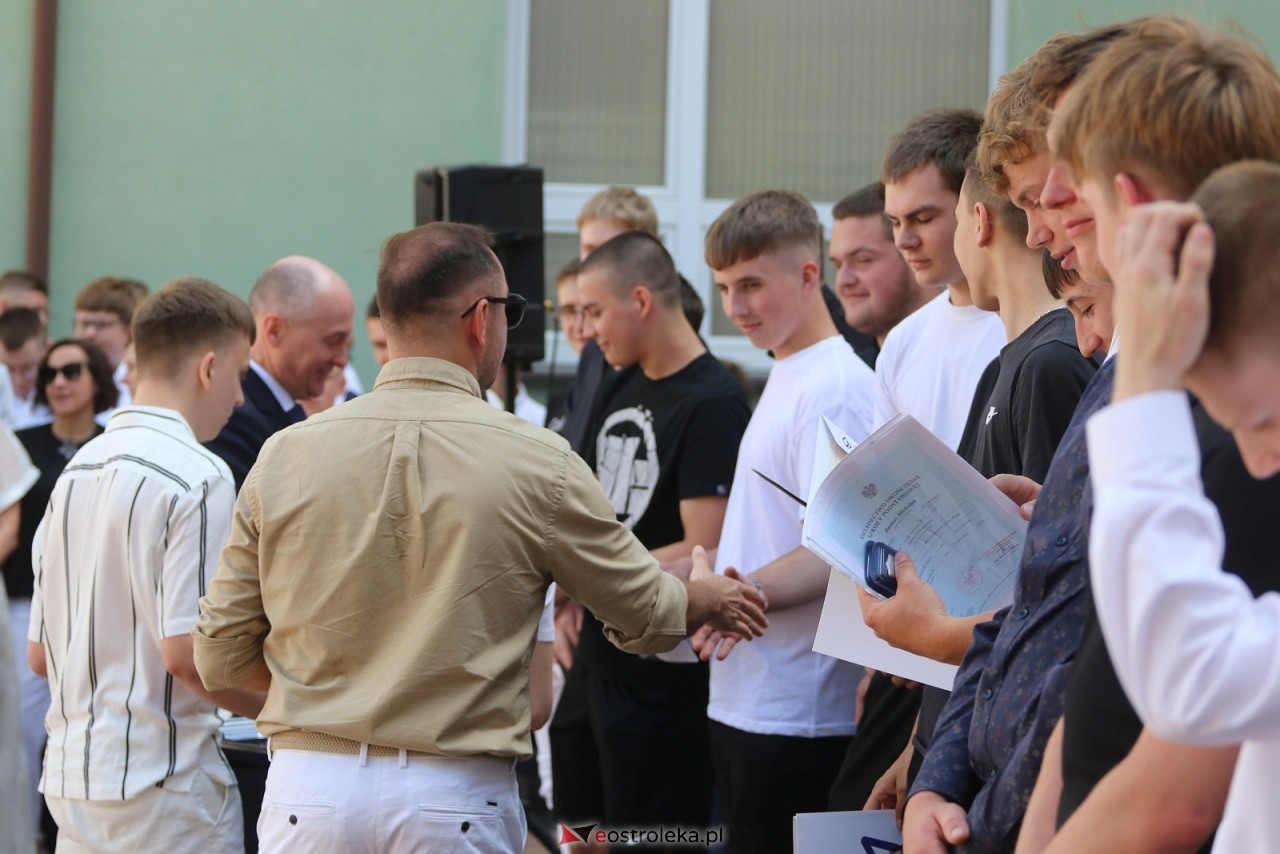 Zakończenie roku szkolnego w ZSZ 1 w Ostrołęce [26.06.2026] - zdjęcie #23 - eOstroleka.pl