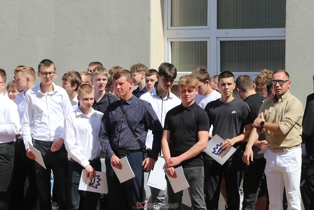Zakończenie roku szkolnego w ZSZ 1 w Ostrołęce [26.06.2026] - zdjęcie #17 - eOstroleka.pl