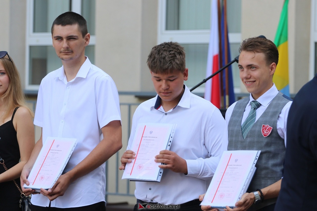 Zakończenie roku szkolnego w ZSZ 1 w Ostrołęce [26.06.2026] - zdjęcie #16 - eOstroleka.pl