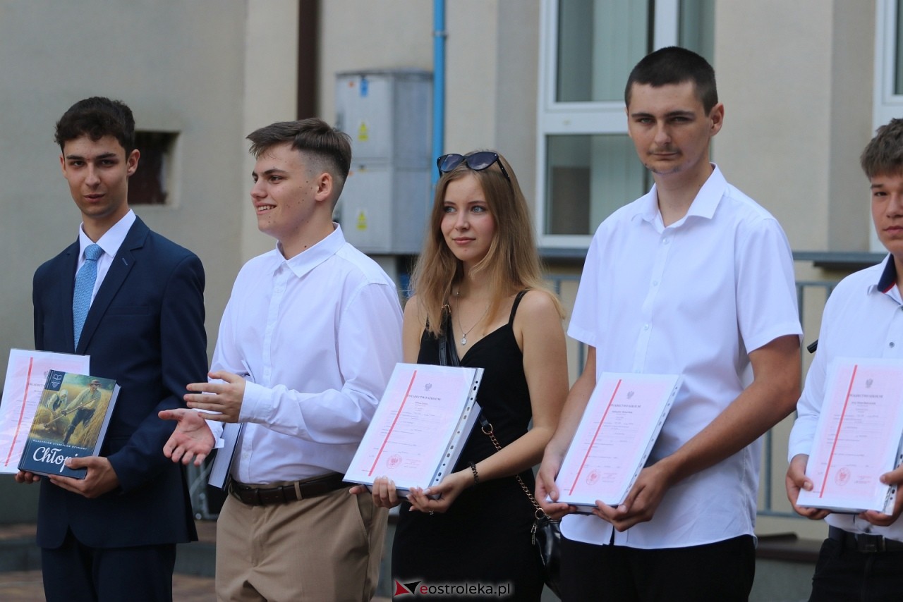 Zakończenie roku szkolnego w ZSZ 1 w Ostrołęce [26.06.2026] - zdjęcie #15 - eOstroleka.pl