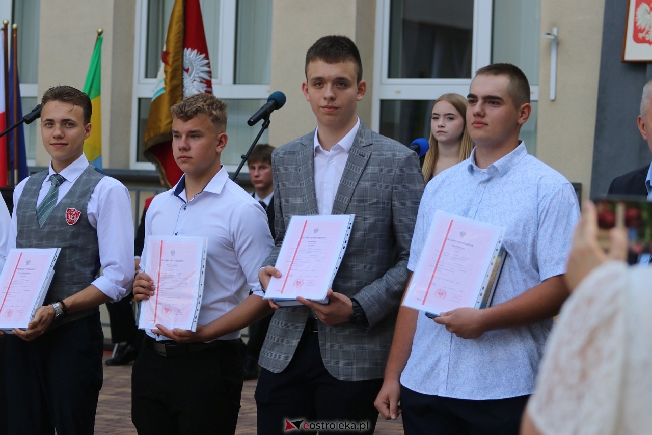 Zakończenie roku szkolnego w ZSZ 1 w Ostrołęce [26.06.2026] - zdjęcie #13 - eOstroleka.pl
