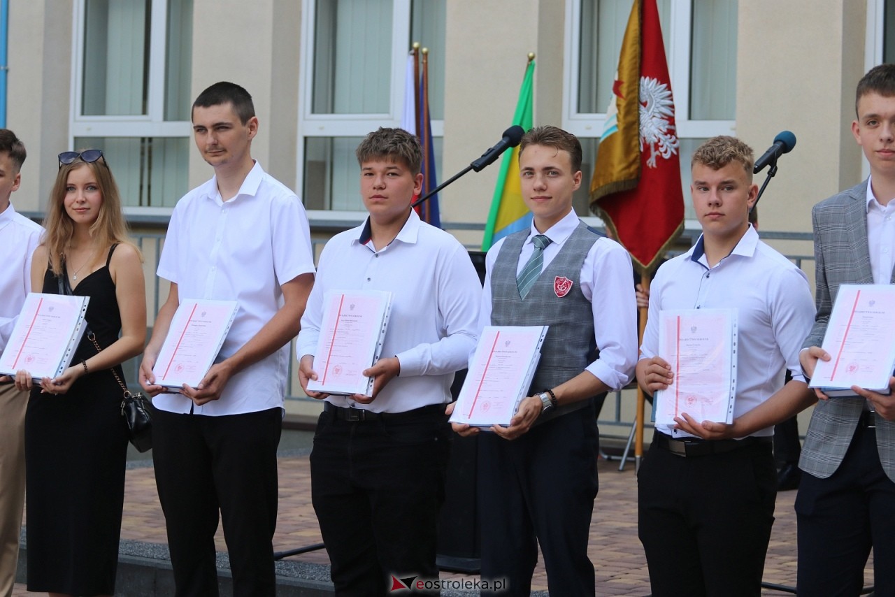 Zakończenie roku szkolnego w ZSZ 1 w Ostrołęce [26.06.2026] - zdjęcie #12 - eOstroleka.pl