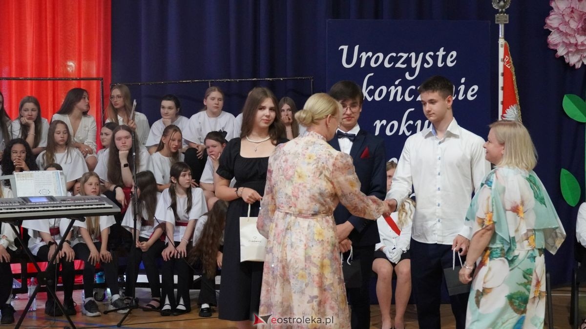 Zakończenie roku skzolnego w SP nr 6 w Ostrołęce [26.06.2026] - zdjęcie #25 - eOstroleka.pl