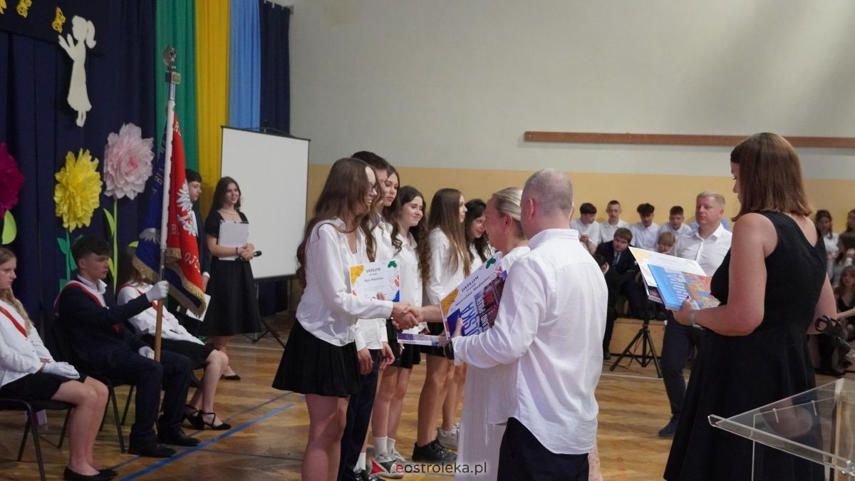 Zakończenie roku skzolnego w SP nr 6 w Ostrołęce [26.06.2026] - zdjęcie #18 - eOstroleka.pl