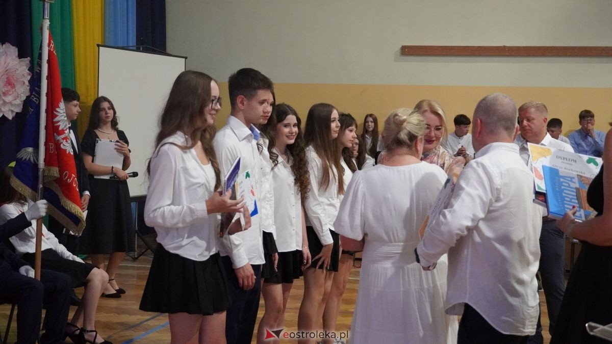 Zakończenie roku skzolnego w SP nr 6 w Ostrołęce [26.06.2026] - zdjęcie #17 - eOstroleka.pl
