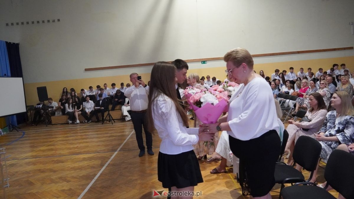 Zakończenie roku skzolnego w SP nr 6 w Ostrołęce [26.06.2026] - zdjęcie #8 - eOstroleka.pl