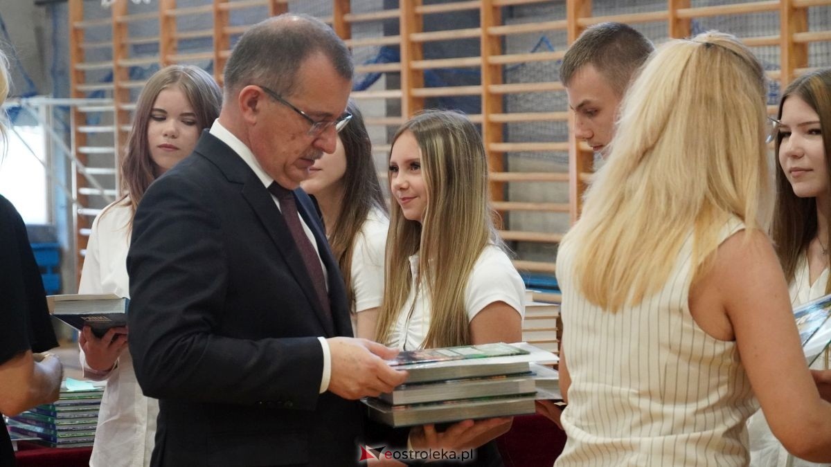 Zakończenie roku szkolnego w SP nr 10 w Ostrołęce [26.06.2026] - zdjęcie #19 - eOstroleka.pl