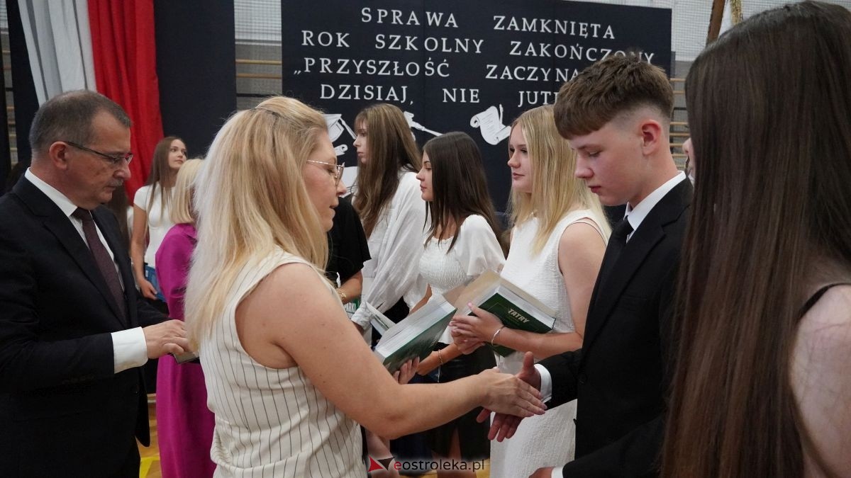 Zakończenie roku szkolnego w SP nr 10 w Ostrołęce [26.06.2026] - zdjęcie #11 - eOstroleka.pl