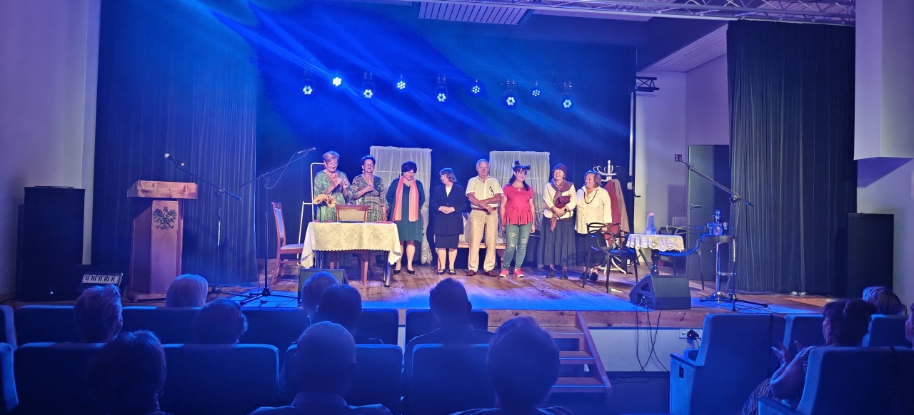 Oficjalne zakończenie roku akademickiego UTW oraz sezonu artystycznego CKK w Kadzidle [26.06.2026] - zdjęcie #9 - eOstroleka.pl