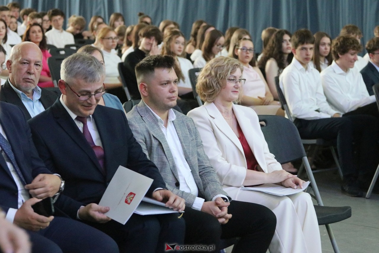 Zakończenie roku szkolnego w II LO w Ostrołęce [26.06.2026] - zdjęcie #113 - eOstroleka.pl