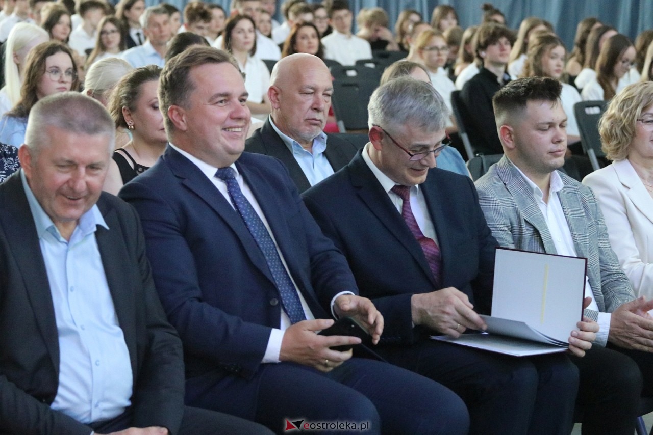 Zakończenie roku szkolnego w II LO w Ostrołęce [26.06.2026] - zdjęcie #112 - eOstroleka.pl