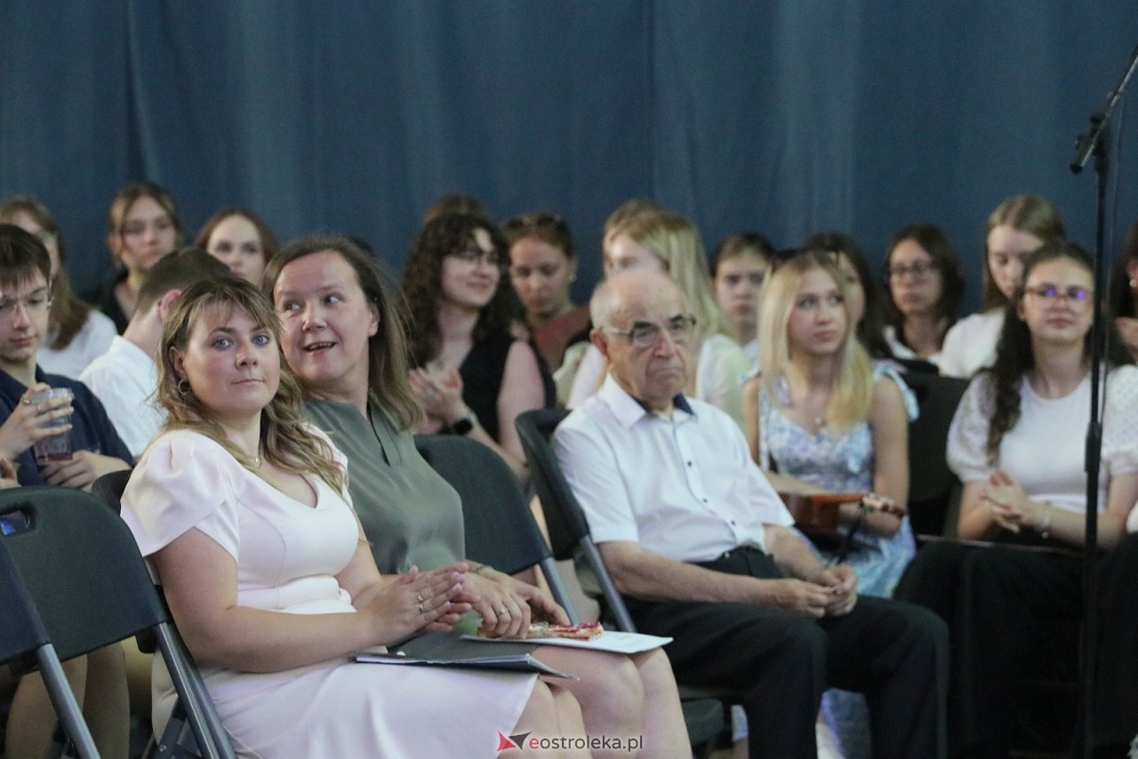 Zakończenie roku szkolnego w II LO w Ostrołęce [26.06.2026] - zdjęcie #111 - eOstroleka.pl